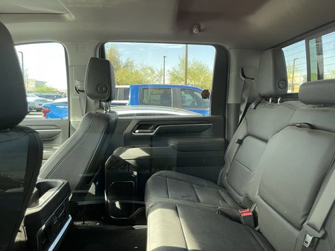 Used 2024 GMC Sierra 2500 SLT w/ SLT Premium Package AWD/4WD image 9