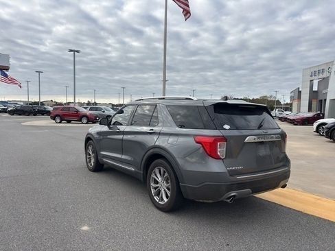 Used 2022 Ford Explorer Limited w/ Equipment Group 301A image 3