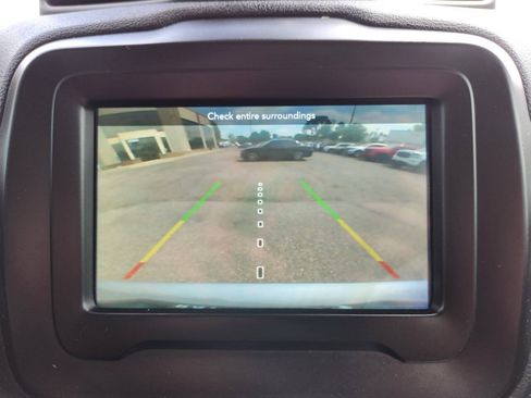 Used 2019 Jeep Renegade Trailhawk AWD/4WD image 23