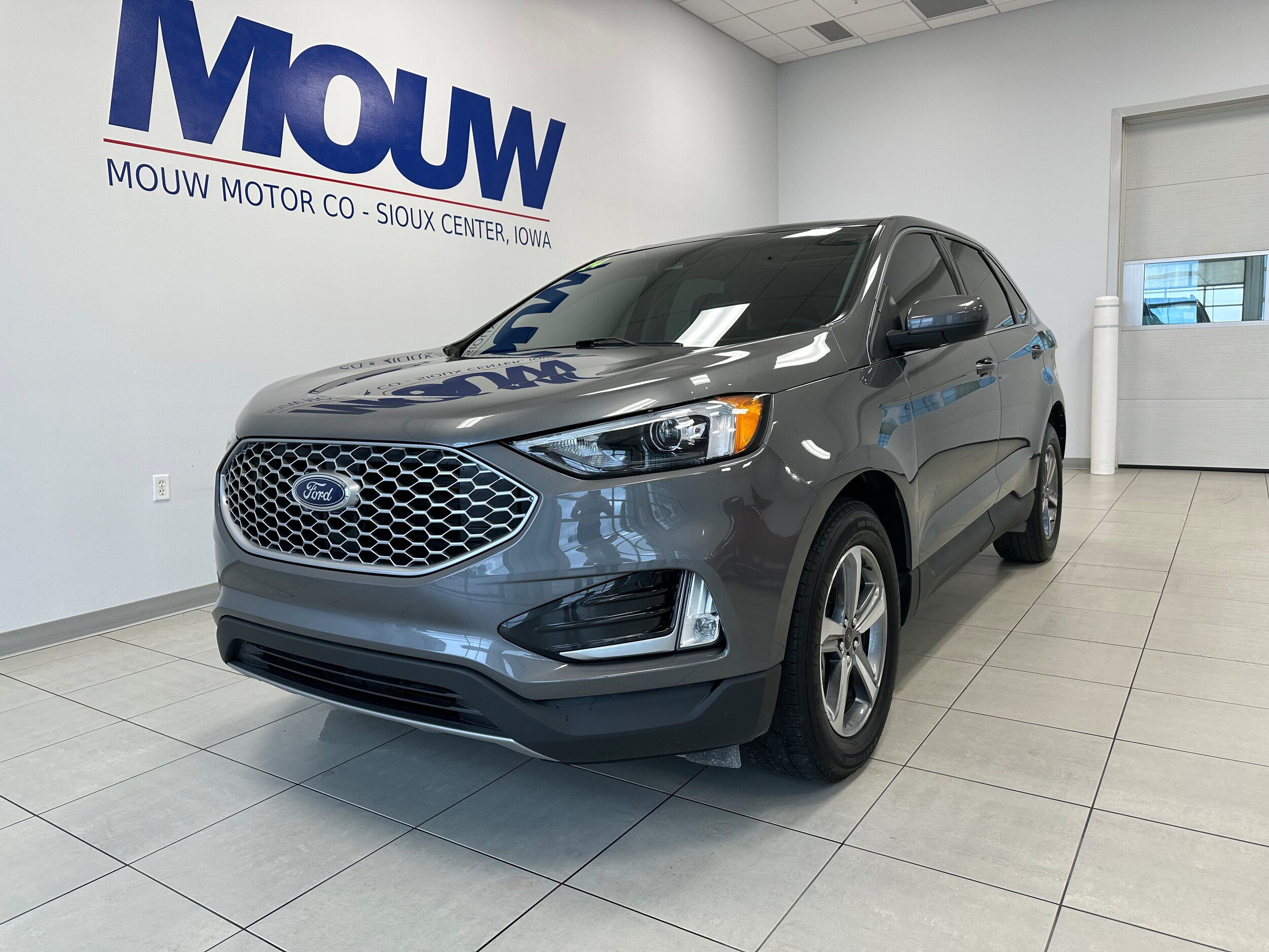 Used 2024 Ford Edge SEL w/ Convenience Package AWD/4WD image 2
