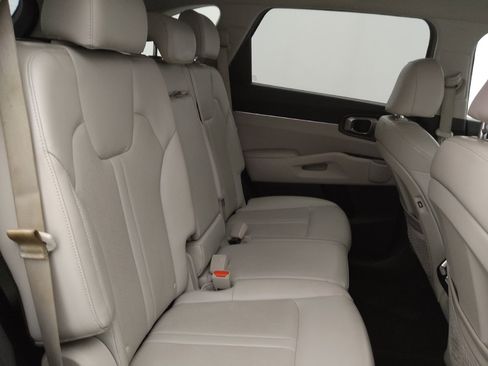 Used 2023 Kia Sorento S FWD image 19