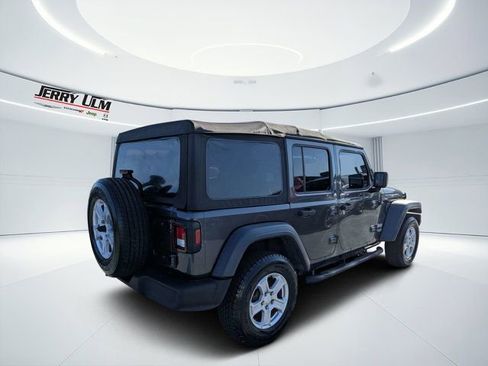 Used 2018 Jeep Wrangler Unlimited Sport S AWD/4WD image 3