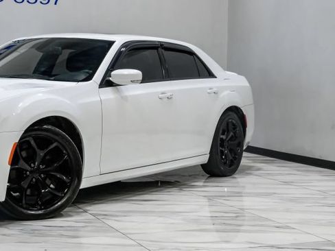Used 2022 Chrysler 300 S w/ Comfort Group RWD image 8