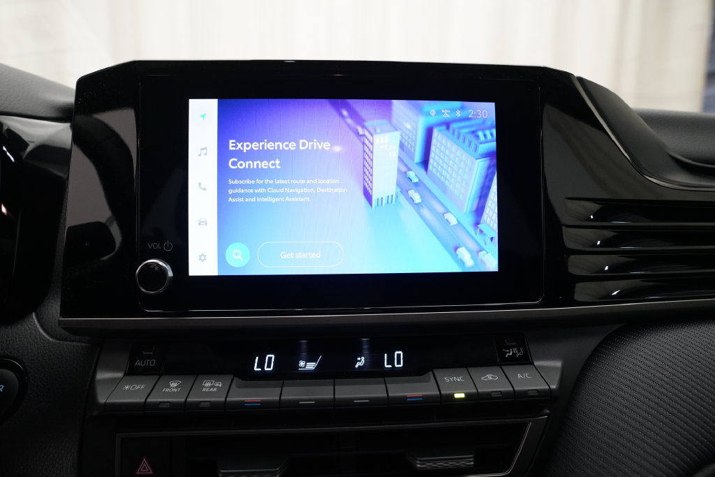 Used 2025 Toyota Camry SE FWD image 6