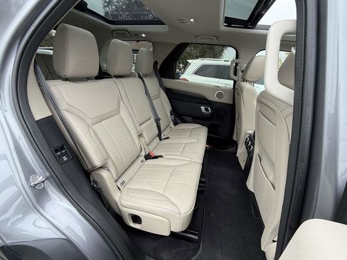 Used 2020 Land Rover Discovery HSE image 13