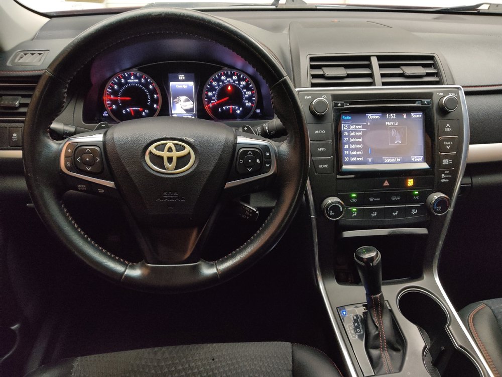 Used 2015 Toyota Camry SE w/ Moonroof Package FWD image 22
