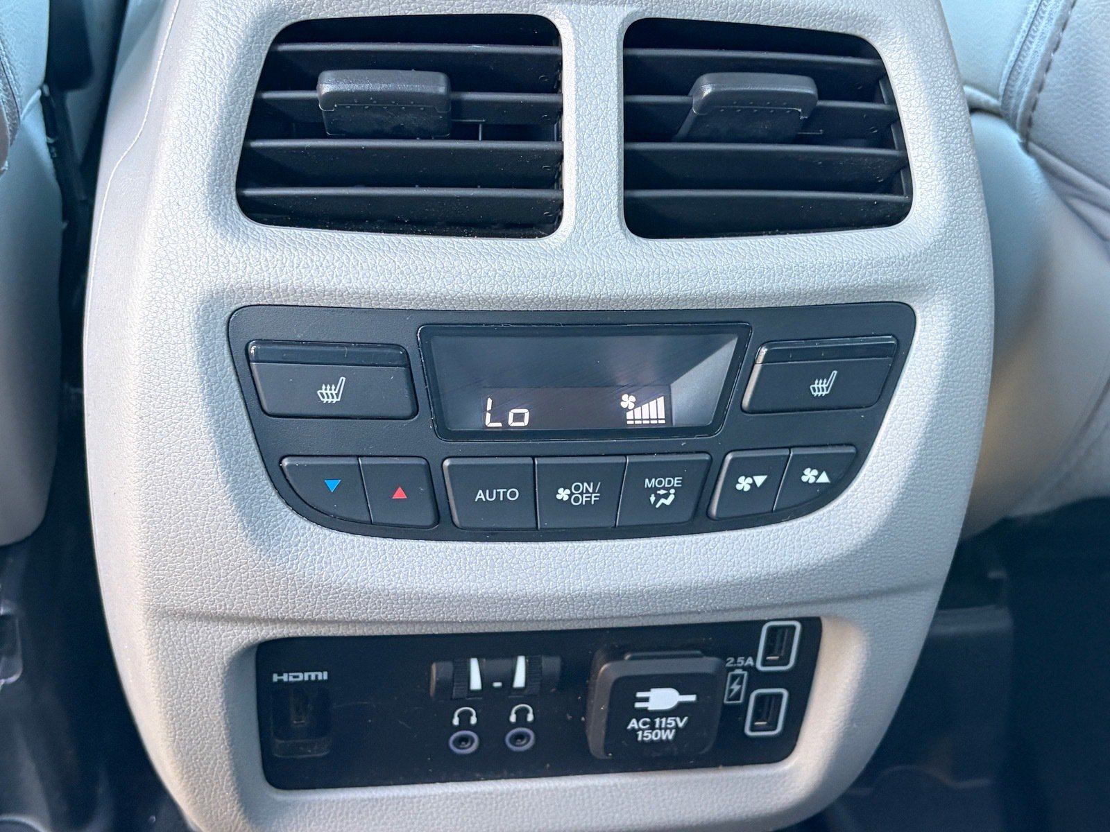 Used 2021 Honda Pilot Touring image 14