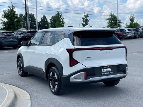 New 2027 Kia Seltos LX FWD image 5