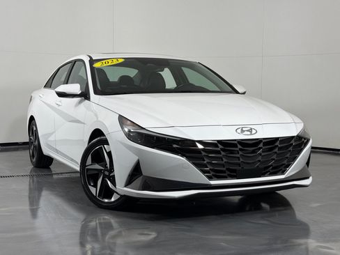 Used 2023 Hyundai Elantra Limited FWD image 2