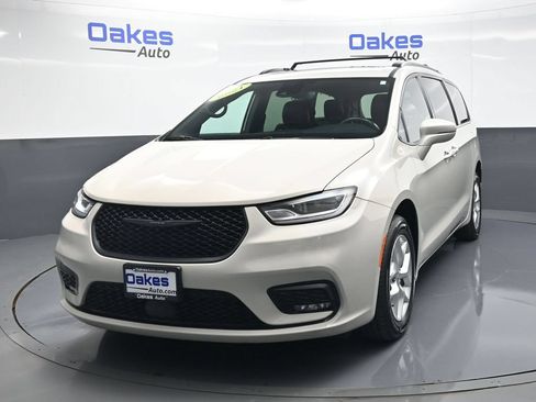 Used 2021 Chrysler Pacifica Limited w/ S Appearance Package AWD/4WD image 4