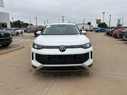 Used 2026 Volkswagen Tiguan SE AWD/4WD image 2