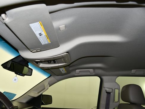 Used 2018 Chevrolet Suburban LT image 43