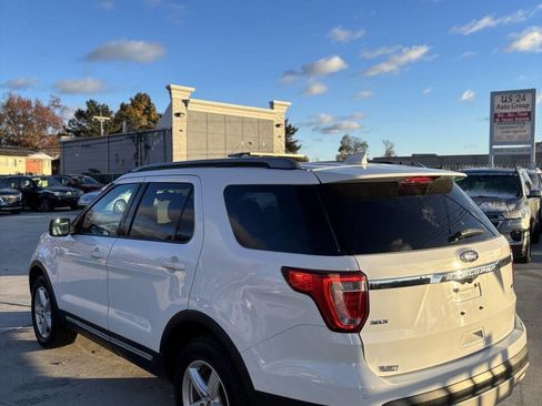 Used 2017 Ford Explorer XLT image 5