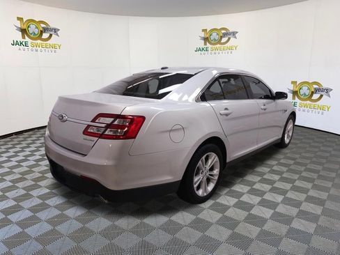 Used 2017 Ford Taurus SE image 10