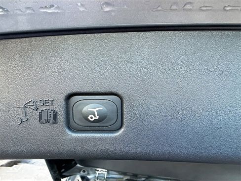 Used 2024 Lincoln Nautilus Reserve image 31