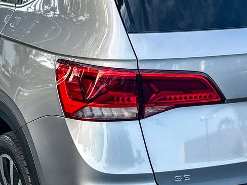 Certified 2023 Volkswagen Taos SE w/ Panoramic Sunroof Package FWD image 9