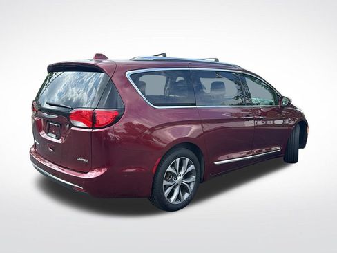 Used 2018 Chrysler Pacifica Limited w/ Tire & Wheel Group FWD image 7