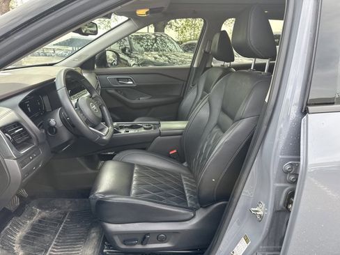 Used 2021 Nissan Rogue Platinum image 13