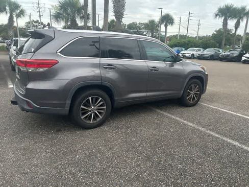 Used 2017 Toyota Highlander XLE FWD image 16