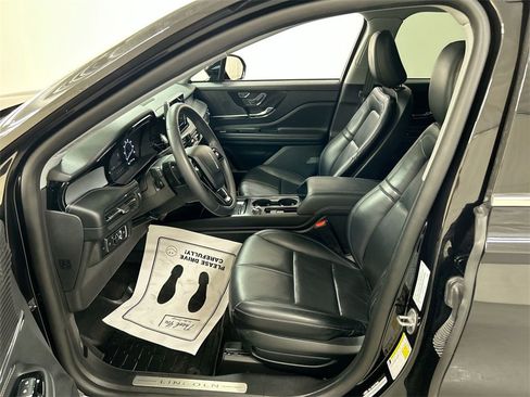 Used 2022 Lincoln Corsair Standard w/ Equipment Group 101A image 9