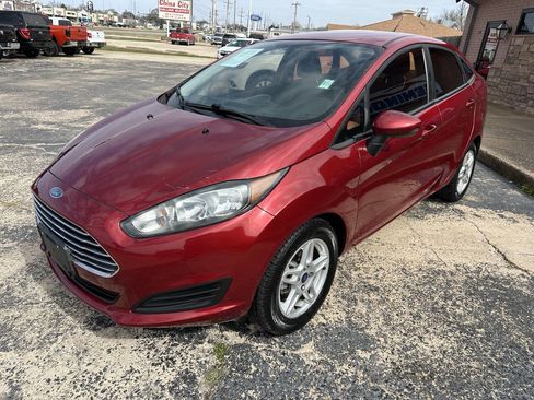 Used 2017 Ford Fiesta SE image 5