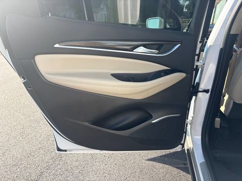 Used 2018 Buick Enclave Premium w/ Experience Buick Package FWD image 18