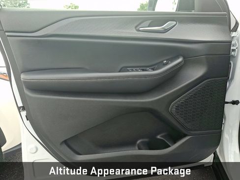 Used 2023 Jeep Grand Cherokee L Laredo AWD/4WD image 16