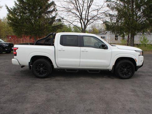 Used 2023 Nissan Frontier SV w/ Midnight Edition Package AWD/4WD image 4