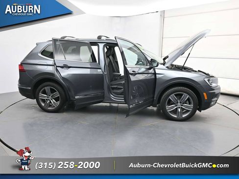 Used 2020 Volkswagen Tiguan SEL AWD/4WD image 41