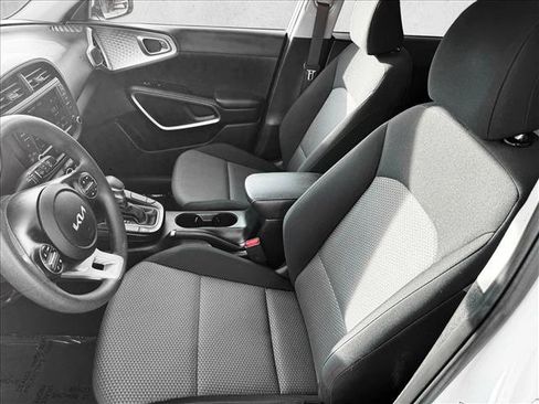 Used 2024 Kia Soul LX w/ Option Group 015 FWD image 10