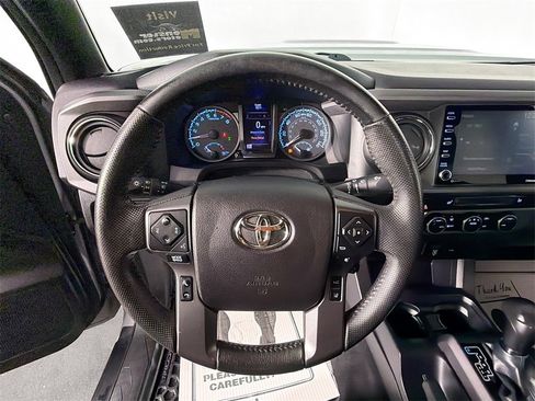 Used 2020 Toyota Tacoma TRD Sport image 11