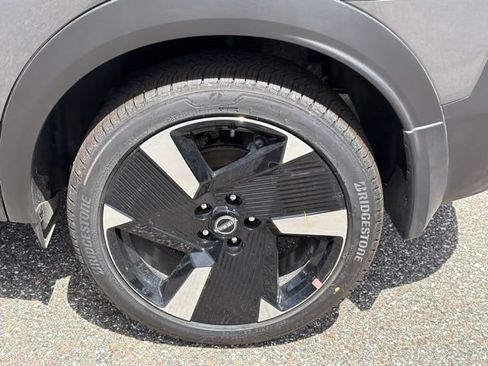New 2026 Nissan Kicks SR w/ Cold Weather Package FWD image 9