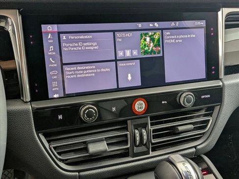 Certified 2025 Porsche Macan image 17