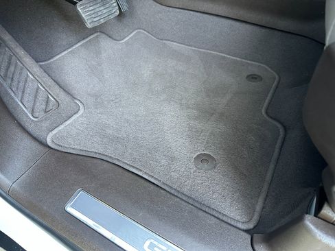 Used 2024 GMC Yukon XL SLT w/ SLT Luxury Package image 15