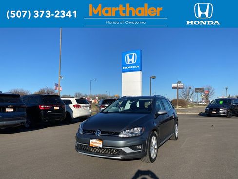 Used 2018 Volkswagen Golf Alltrack S image 1