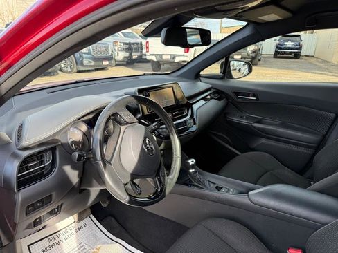 Used 2018 Toyota C-HR XLE image 8