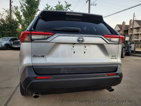 Used 2022 Toyota RAV4 XLE w/ Convenience Package image 18