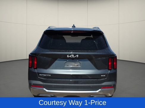 Used 2025 Kia Sorento EX AWD/4WD image 6