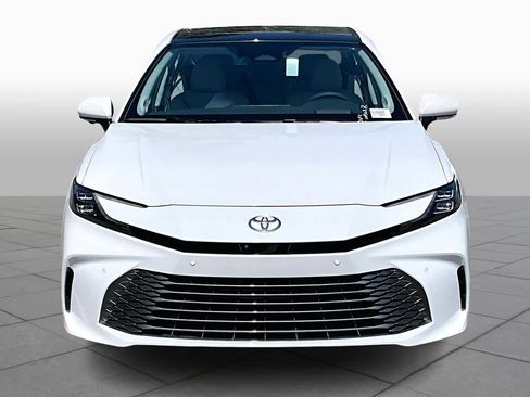 Used 2025 Toyota Camry XLE image 4