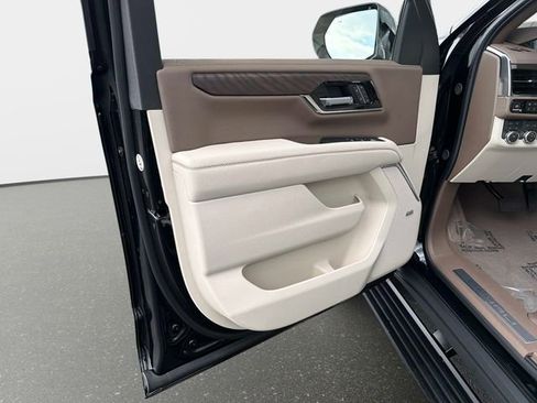 New 2026 GMC Yukon Denali w/ Denali Reserve Package image 17