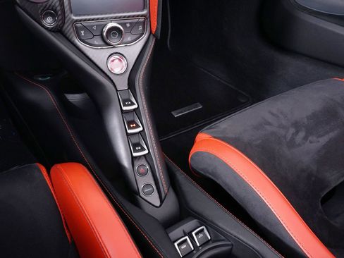 Used 2020 McLaren 720S Spider RWD image 28