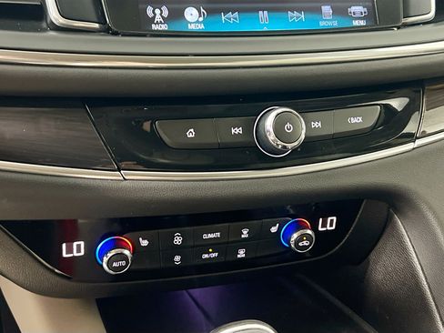 Used 2018 Buick Enclave Essence FWD image 27