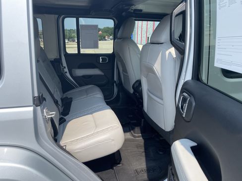 Used 2023 Jeep Wrangler Unlimited Sahara AWD/4WD image 29