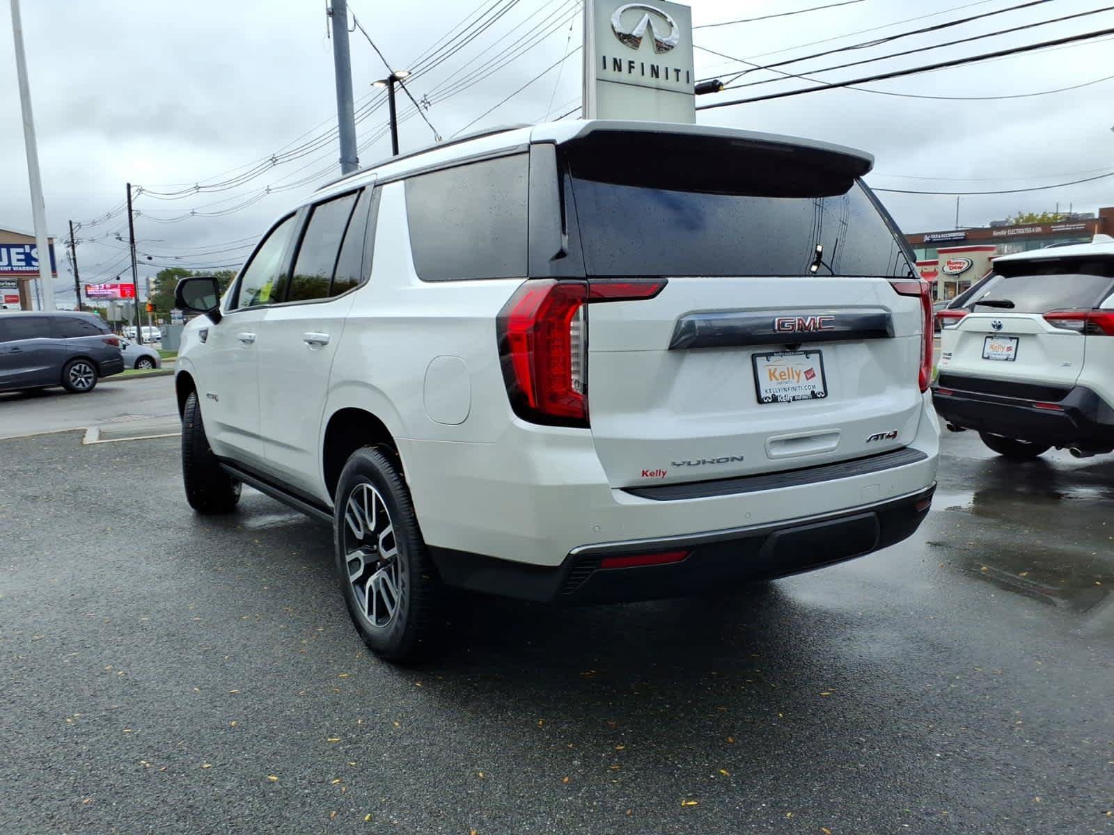 Used 2024 GMC Yukon AT4 w/ AT4 Premium Plus Package AWD/4WD image 7