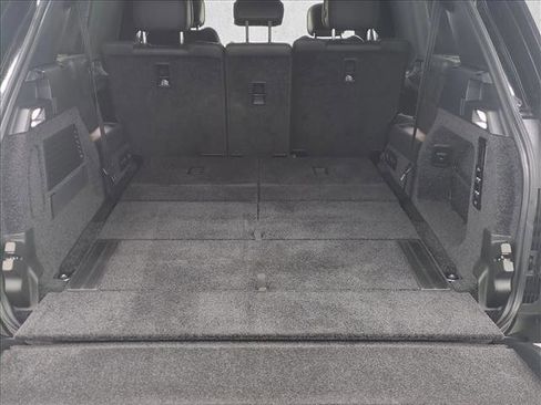 Certified 2025 Land Rover Range Rover Long Wheelbase SE image 6