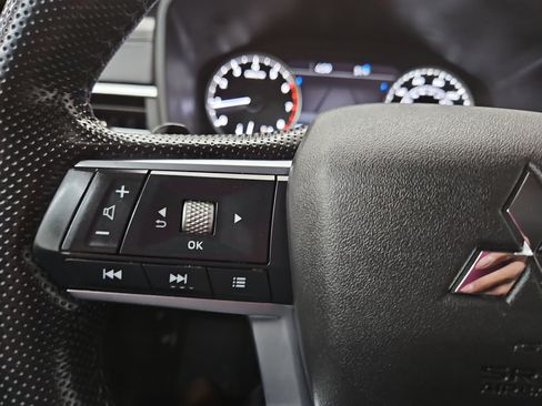 Used 2022 Mitsubishi Outlander SE image 14