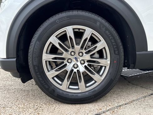 New 2026 Ford Explorer Platinum image 3