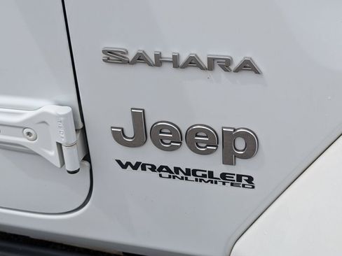 Used 2020 Jeep Wrangler Unlimited Sahara w/ LED Lighting Group AWD/4WD image 5