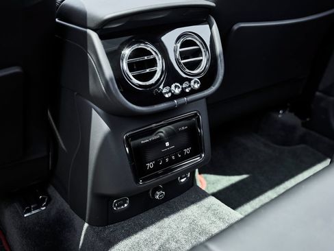 Used 2021 Bentley Bentayga AWD/4WD image 49