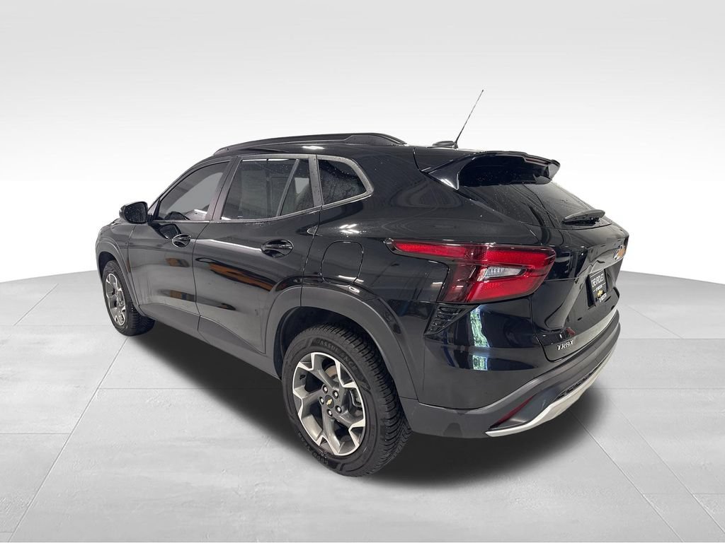 Used 2024 Chevrolet Trax LT FWD image 43